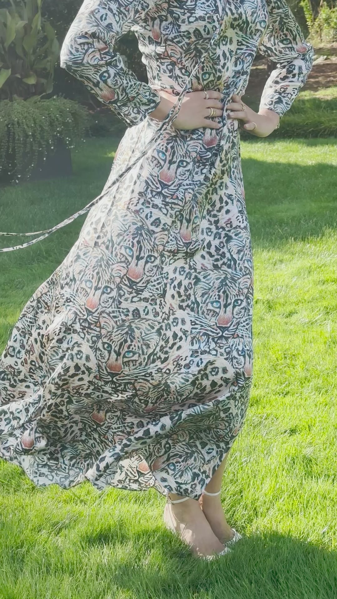 Kira Silk Keyhole Kaftan in Snow Leopard