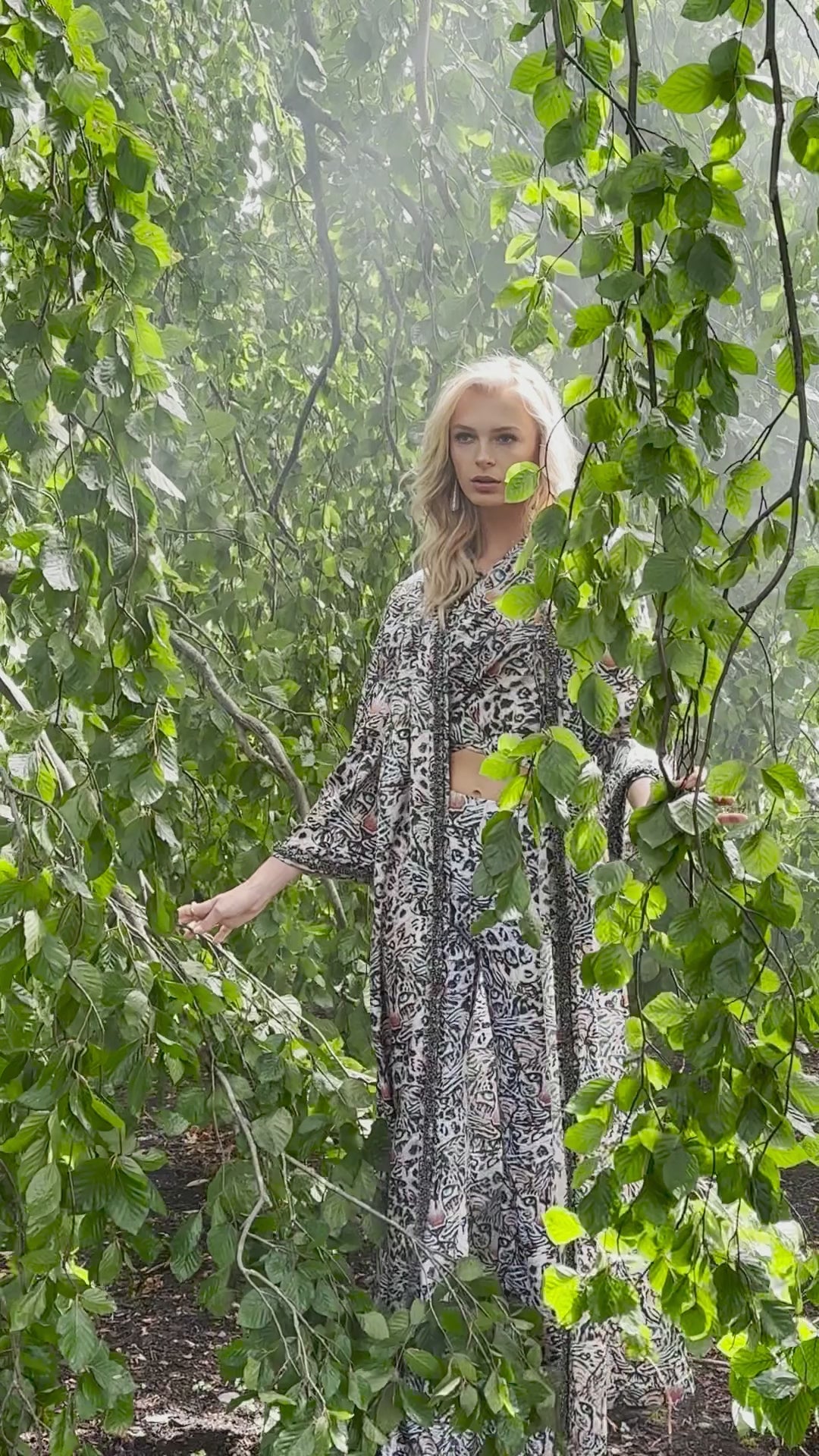 Dana Silk Duster in Snow Leopard