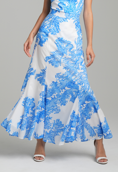 Woman wearing blue coral printed cotton voile long skirt with blue coral printed square neck stretch knit tank top by Ala von Auersperg for resort 2023